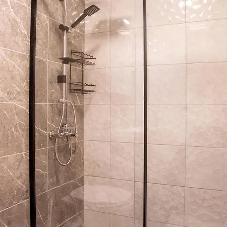Apartment Spacious And Furnished Flat With Balcony In *