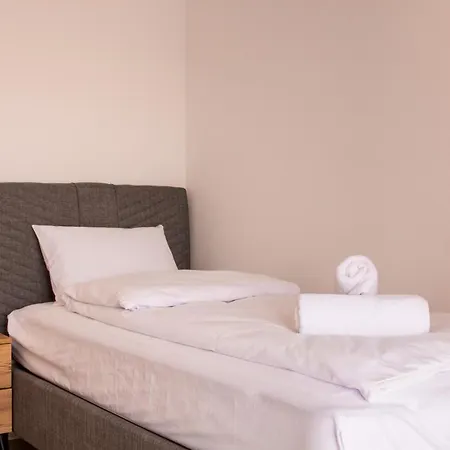 Spacious And Furnished Flat With Balcony In Izmir