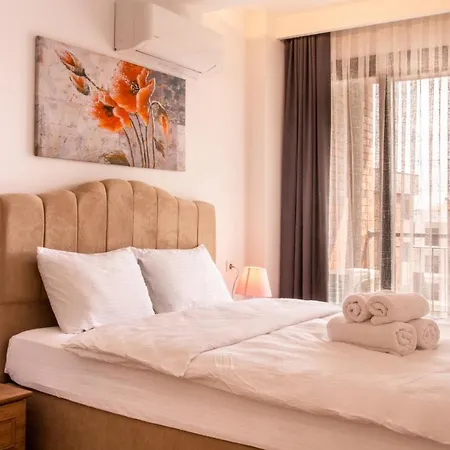Spacious And Furnished Flat With Balcony In Apartment Izmir