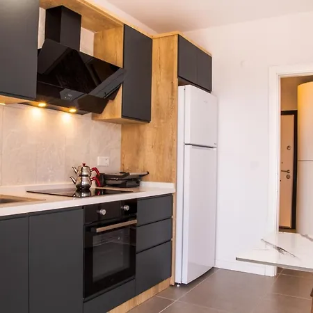 Spacious And Furnished Flat With Balcony In * Izmir