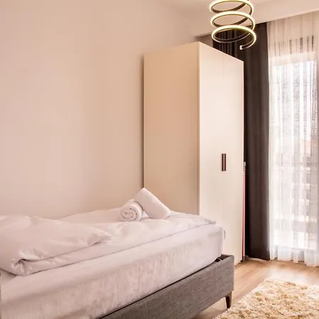 Apartment Spacious And Furnished Flat With Balcony In Izmir