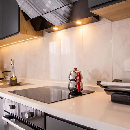 Apartment Spacious And Furnished Flat With Balcony In *